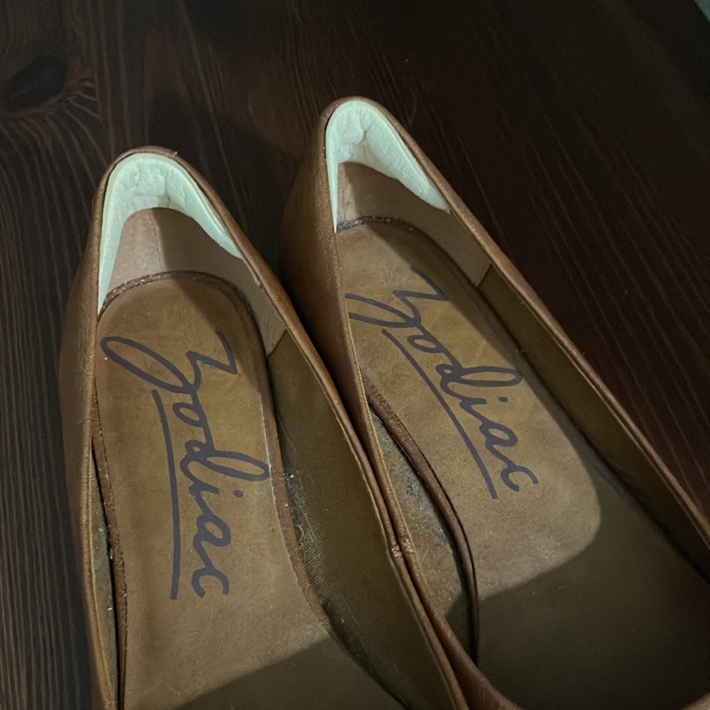 Zodiac Cognac Leather Ballet Flats with Pointed Toe and Sleek Design 9 - Picture 3 of 5